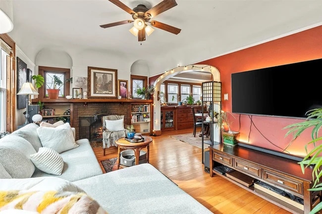 Sala de estar y comedor - 2567 N 60th St Unidad Upper