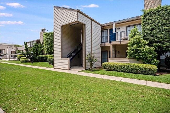 Building Photo - 7060 N Holiday Dr Rental