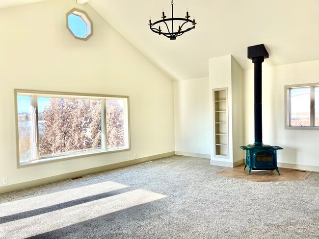 Photo - 592 Locust St S