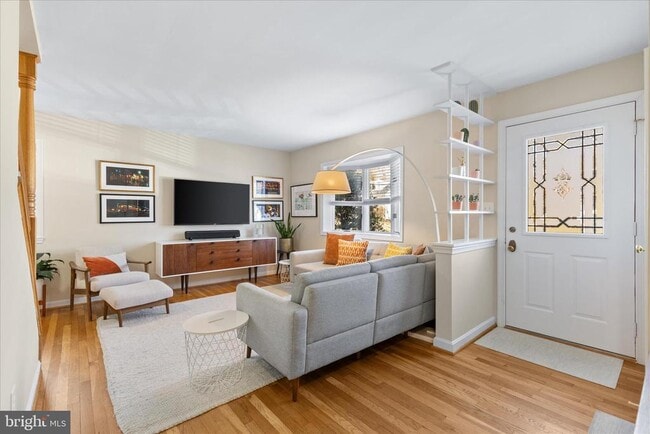 Photo - 10808 Hobson St