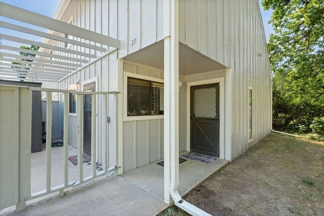 Photo - Updated 3-Bedroom End-Unit Townhome in Scotch Pines Condos