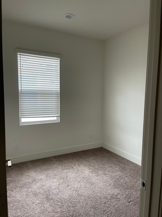 Photo - 405 S Reaghan Ln Townhome