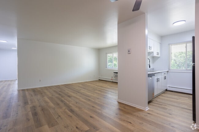 2BR, 1BA - 935SF - Living Room