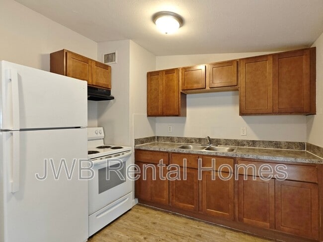 Photo - 730 Fernway St