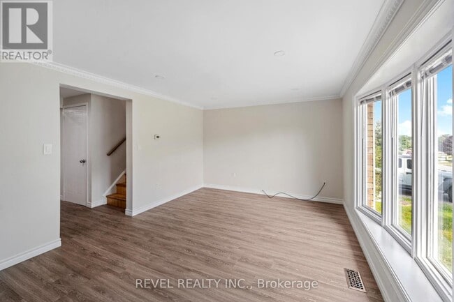 Photo - 574 Mortimer Dr