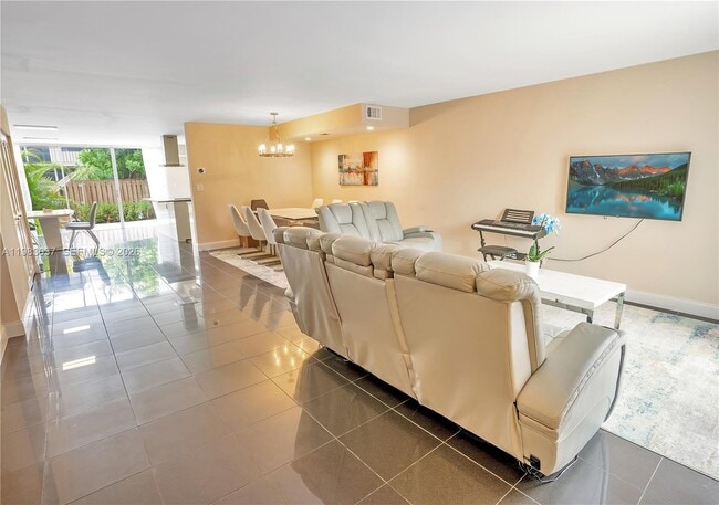 Photo - 2421 NE 10th St