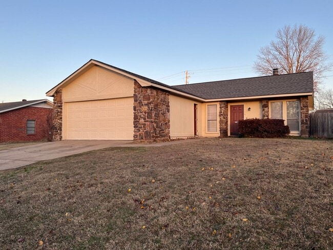 Photo - Nice 3 Bed 2 Bath 2 Car Garage Home, Total Electric