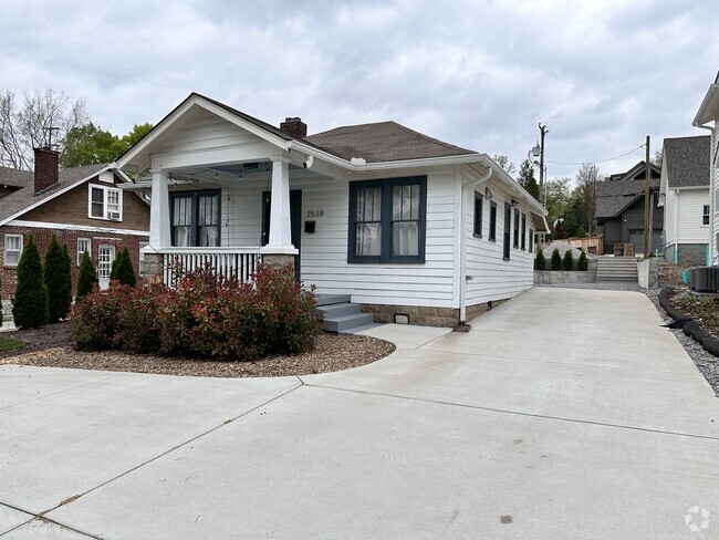 Building Photo - 2538 Blair Blvd Rental