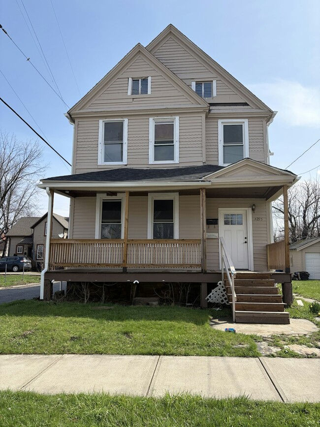 Building Photo - 3295 W 44th St