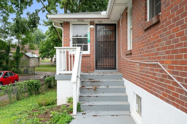 Photo - 1036 Seymour Ave