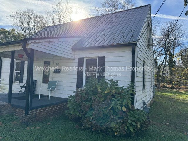 Photo - 325 Depot St