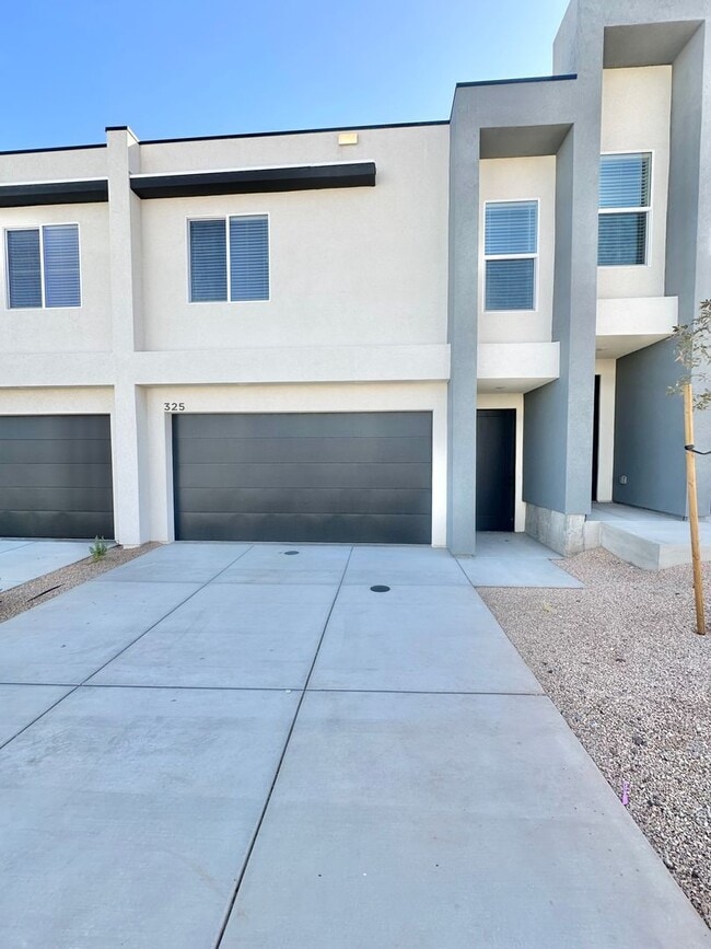 Photo - PET FRIENDLY!! HURRICANE TOWNHOME!