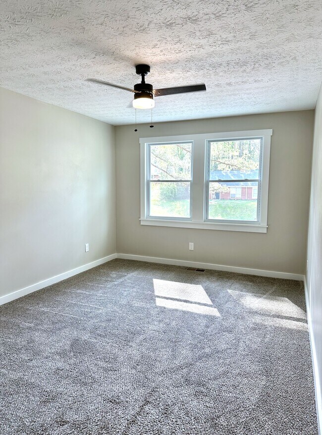 Photo - 4930 Farmstead Ct NE