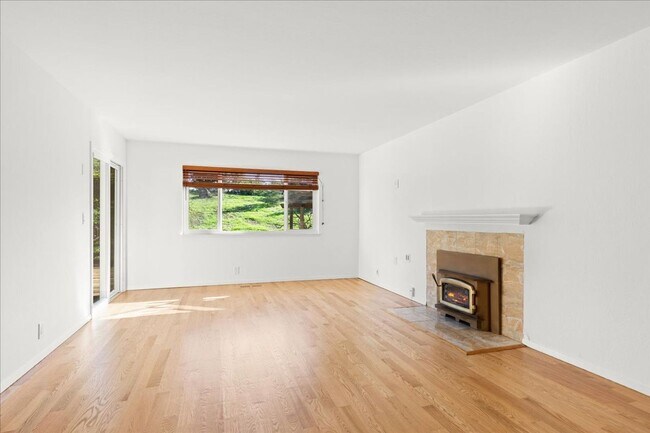 Photo - Beautiful remodeled 3 Bed 2 Bath home in L...