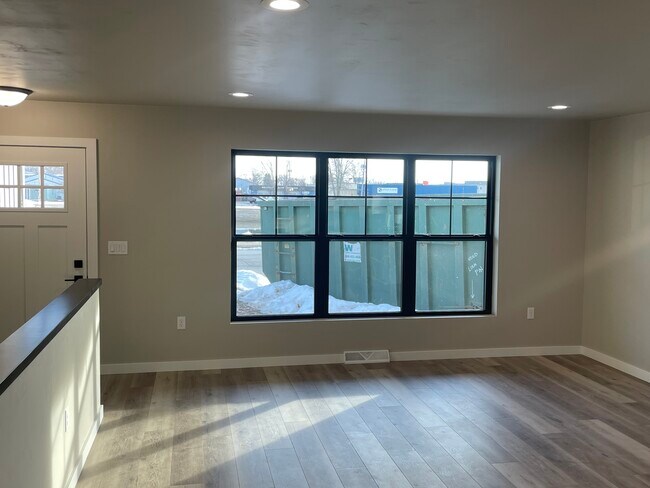 Photo - 1667 Elkay Ln