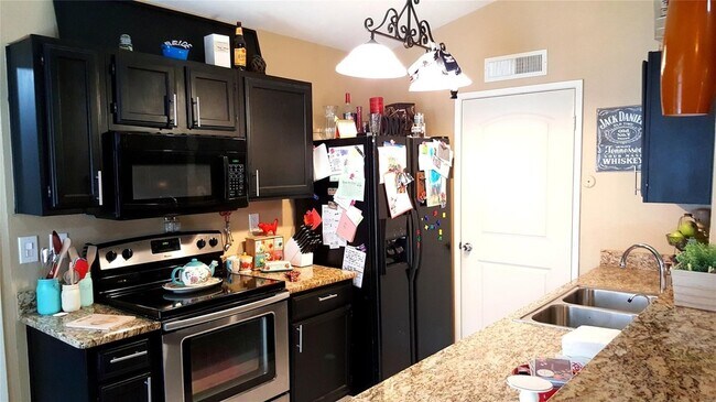 Photo - 4423 Chapman St