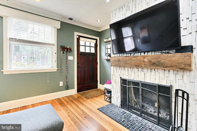 Photo - 1724 E St NE