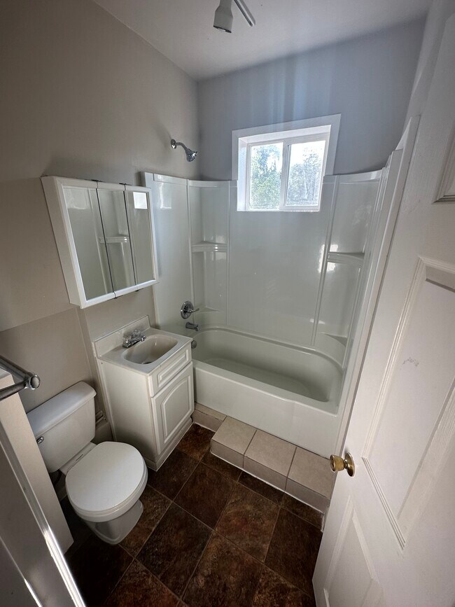 Photo - 306 King St W Unit 1