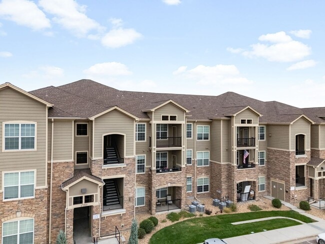 Building Photo - 2BR Condo w/ Fireplace, In-Unit Laundry & A/C in Parker