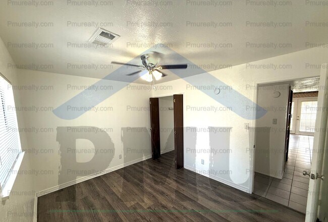 Photo - AVAILABLE NOW!!! Lovely 3/2/2 home in Gran...