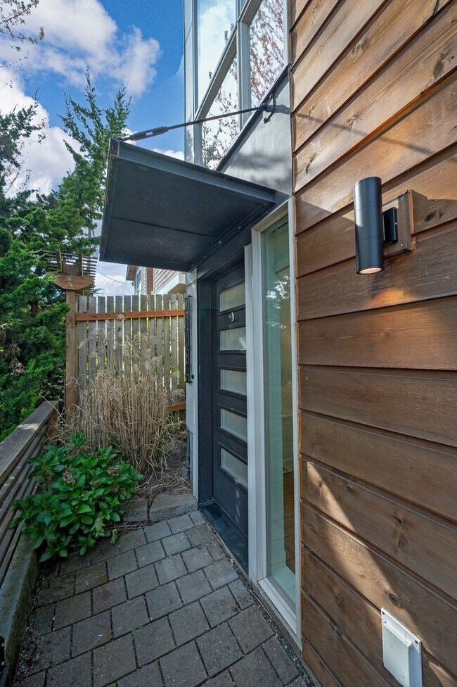 Photo - Modern 2BR End-Unit Townhome with Two Rooftop Decks