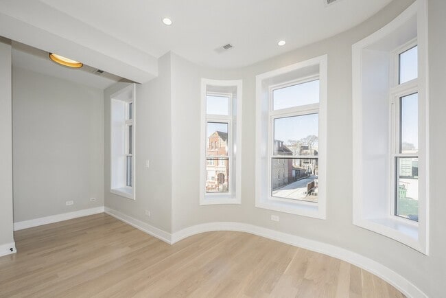 Photo - 1541 N Washtenaw Ave Unit #1