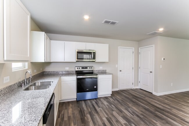 Photo - 207 Shalako Ln