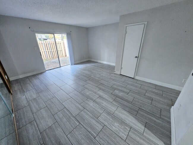 Photo - 4825 Lighthouse Cir