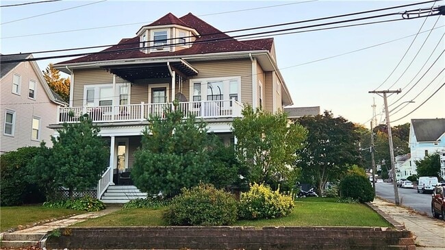 Building Photo - 309 Carrington Ave Unit 2