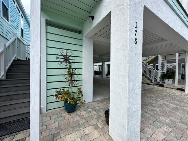 Photo - 378 NE Wharf Way