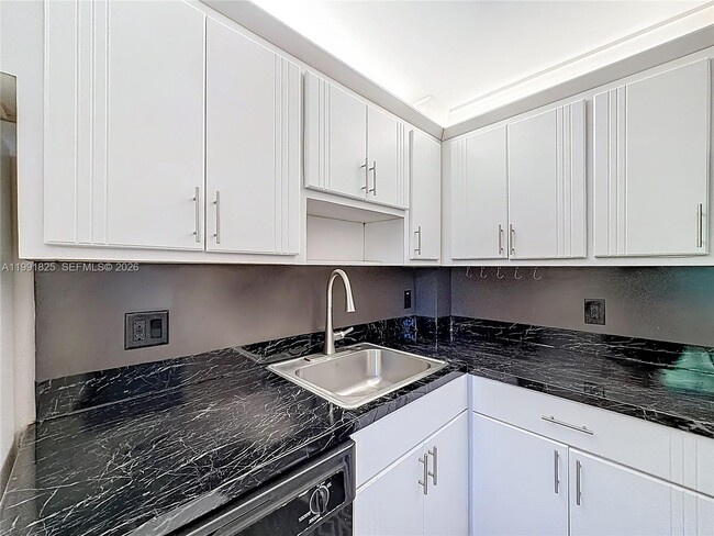 Photo - 605 Oaks Dr Unit 405