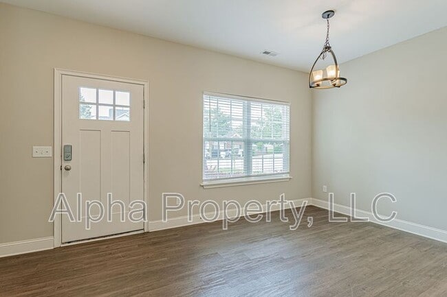 Photo - 830 Chartwell Dr