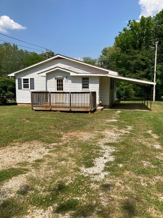 Photo - 605 N Main St