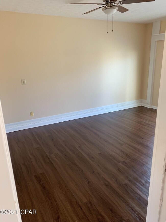 Photo - 202 Acme Ln