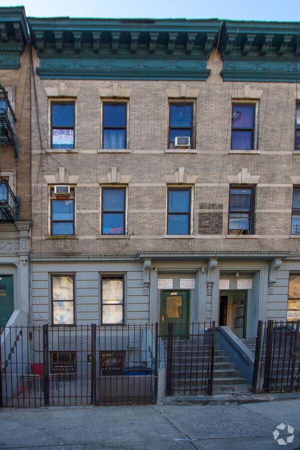 Photo - 560 W 183rd St