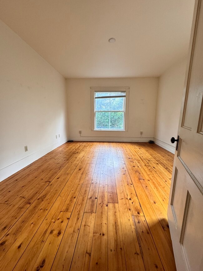Building Photo - 16 Sibley Ave Unit Apt 3 (3BR, 1BA)