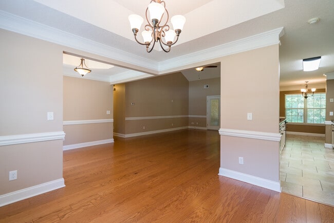 Photo - 633 Wilkinson Rd