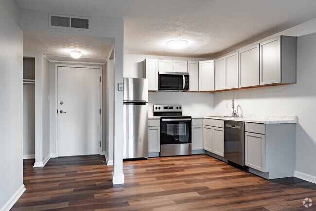 1BR, 1BA - 650SF - Kitchen