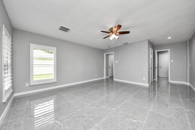 Photo - 8007 Rowan Ln