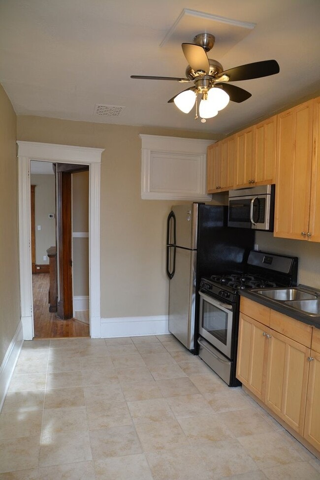Building Photo - 717 W 28th St Unit 4