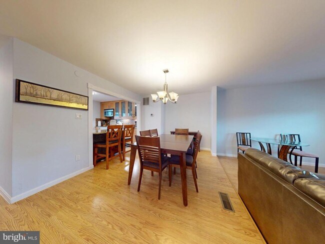 Photo - 7302 Rolling Oak Ln