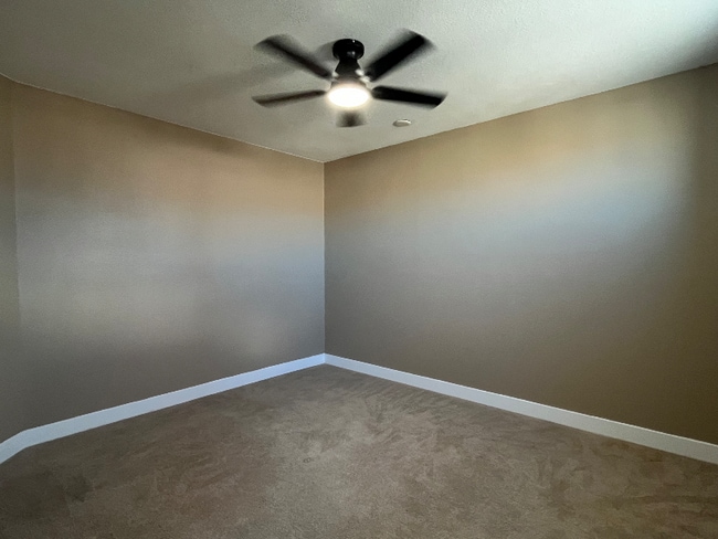 Building Photo - 916 E Bob Barney Ct Rental