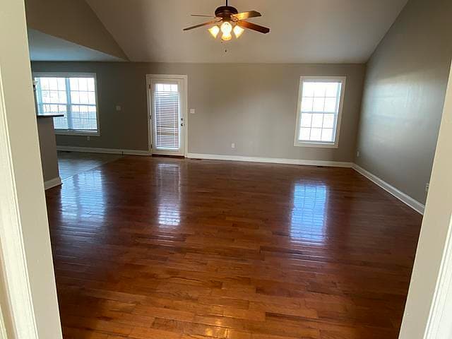 Photo - 911 Hidden Creek St