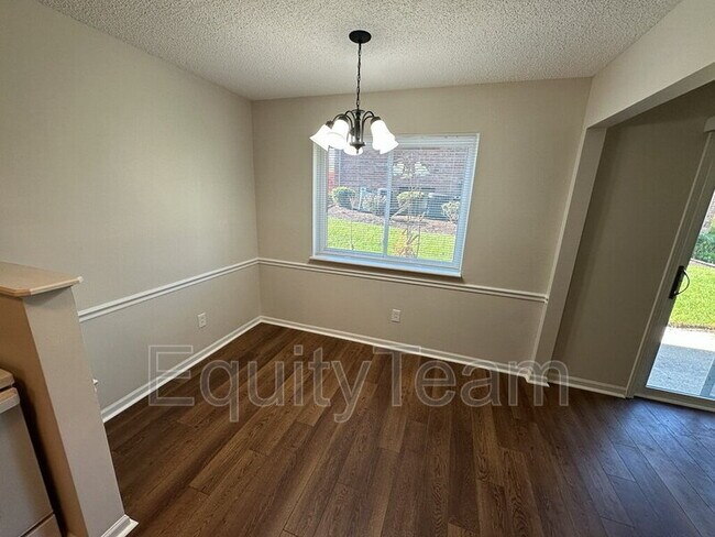 Photo - 3920 Mack Rd