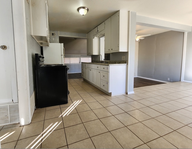 Photo - 1101 Clairmont St