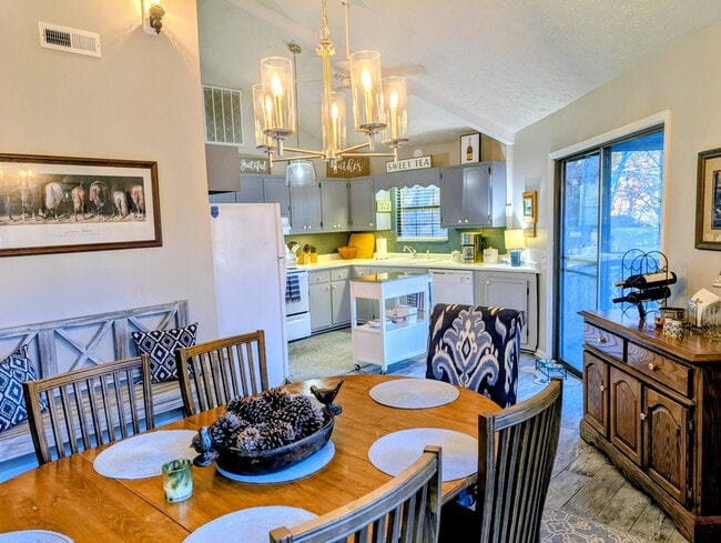 Photo - 842 Alpine Dr