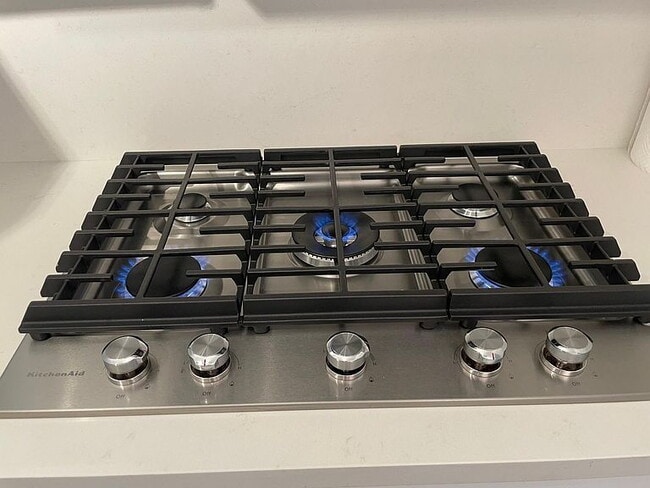 Photo - "Charming 1-Bedroom Oasis with Spacious Living in the Heart of Coral Gables!"