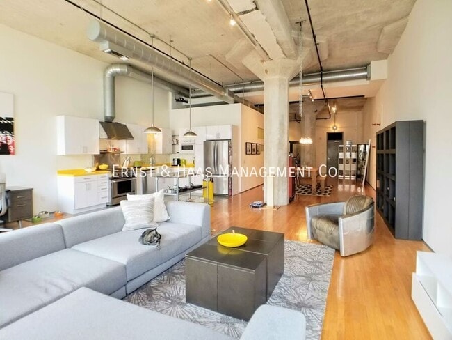 Photo - 115 W 4th St Unidad #210