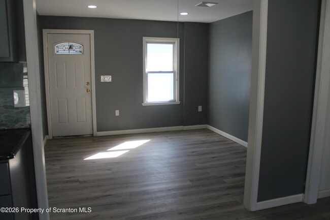 Photo - 335 Phelps St