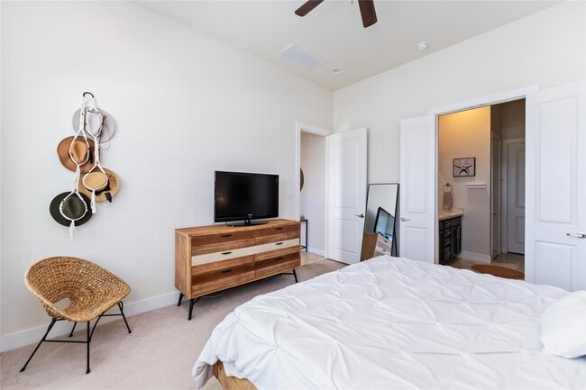 Photo - 6 N Hutcheson St